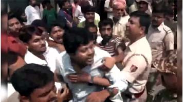 मुर्शिदाबाद में वोटिंग के दौरान हुमायूं कबीर और TMC समर्थकों में झड़प, सुरक्षाकर्मियों से भी धक्कामुक्की