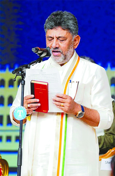 शिवकुमार ने ली सीएम पद की शपथ