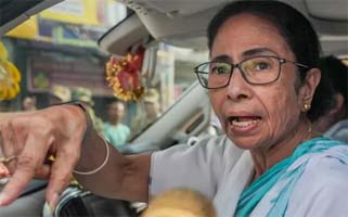 गुंडे अंदर आए और मुझे पीटा’, TMC सांसद के FB पर शेयर की ममता की फोन कॉल, कोर्ट जाएगी ‘दीदी’
