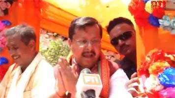 आगे आगे देखिए होता है क्या', AAP के सात सांसदों के पार्टी छोड़ने पर BJP के राष्ट्रीय अध्यक्ष का बड़ा बयान