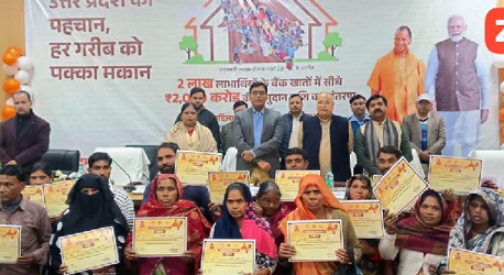 योजनाओं का लाभ बिना किसी भेद-भाव के  पात्रों को मिल रहा है   