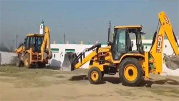 संभल में फिर बुलडोजर एक्शन, चारागाह की जमीन पर बना ईदगाह और इमामबाड़ा किया गया ध्वस्त