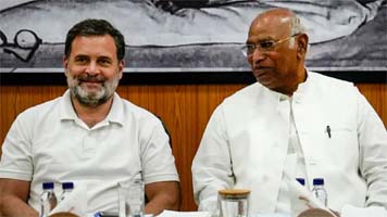 केरल के मुख्यमंत्री की कुर्सी पर कौन बैठेगा? जानें कांग्रेस में किन 3 नामों पर हो रही चर्चा