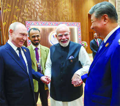 ब्रिक्स सम्मेलन में मोदी, पुतिन व शी ने दिखाई एकजुटता