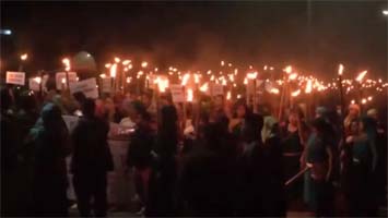 मणिपुर में मशाल लेकर सड़कों पर उतरी महिलाएं, दो बच्चों समेत तीन लोगों की मौत के खिलाफ कर रहीं प्रदर्शन