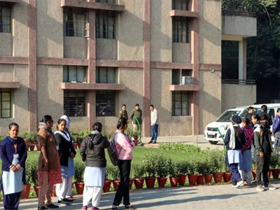 चंडीगढ़ और मोहाली के 10 स्कूलों को बम से उड़ाने की धमकी, वापस भेजे गए छात्र