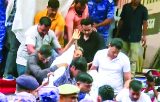 वांगचुक को अस्पताल ले गई पुलिस, दीपके ने अनशन शुरू किया 