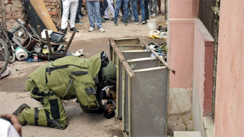 पश्चिम बंगाल से बड़ी खबर, भांगर में तृणमूल कांग्रेस के कार्यकर्ता के घर से 79 देसी बम बरामद