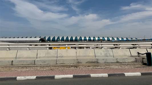 दुबई एयरपोर्ट के पास ईरानी ड्रोन हमले से भीषण आग, सभी उड़ानें रद्द