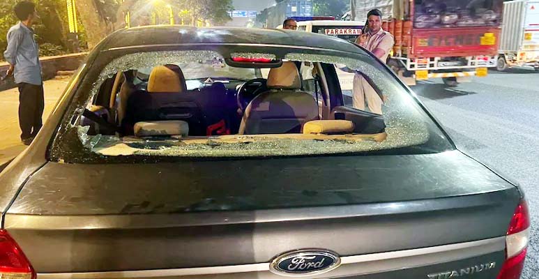 NDTV पत्रकार का आधी रात दो स्कूटी सवारों ने किया पीछा, रोकने की कोशिश में तोड़ा कार का शीशा