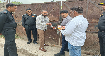 निगम की हाउस टैक्स बकायेदारों के आठ भवनों पर सा 