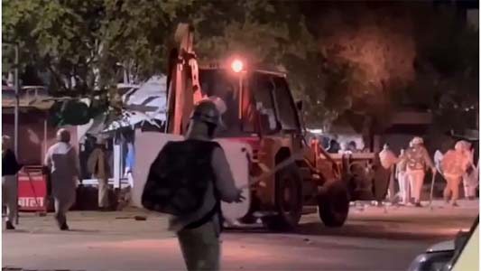 पुलिस पर हमला, आंसू गैस और छावनी बना इलाका... राजस्थान में मस्जिद के बाहर पत्थर हटाने पर हो गया बड़ा बवाल