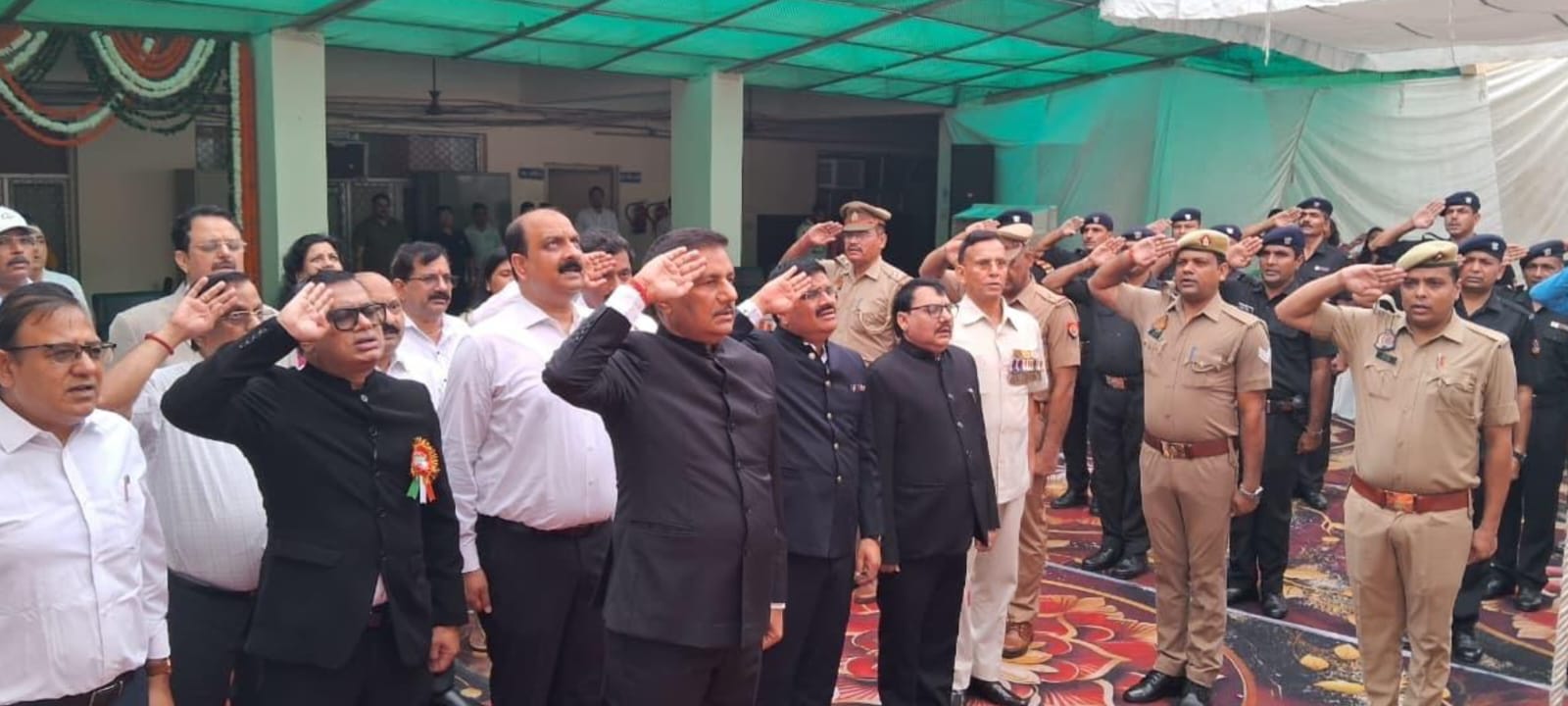 यमुना प्राधिकरण में 80वें   स्वतंत्रता  दिवस पर हुआ ध्वजारोहण