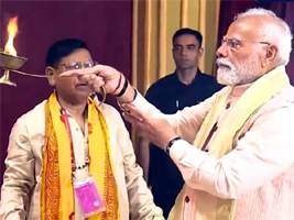 जय मां काली कलकत्ते वाली... देहरादून में पीएम मोदी की पूजा बंगाल में टीएमसी नेताओं की धड़कनें क्यों बढ़ाएगी?