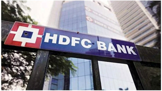 HDFC Bank चेयरमैन अतनु चक्रवर्ती के इस्तीफे से निवेशकों में हड़कंप, 5% से ज्यादा लुढ़के शेयर, जानें अब कौन संभालेगा बैंक की कमान?