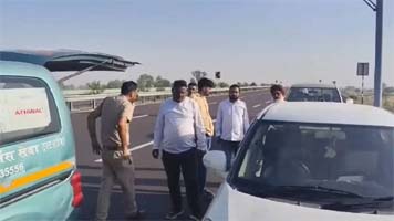 हरियाणाः कार में मिला पंजाब पुलिस इंस्पेक्टर का शव, फ्रंट की सीटों के बीच फंसी थी बॉडी, सवाल-200KM दूर कैसे पहुंचे?