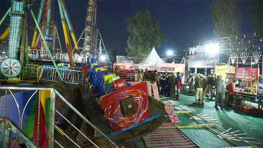 हरियाणा के सूरजकुंड मेले में लगा झूला टूटा, पुलिस इंस्पेक्टर की मौत, एक दर्जन से ज्यादा घायल