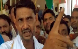 बीजेपी नेता के घर चोरी होने पर खुश हुए कांग्रेसी विधायक, चोर को इनाम देने की कही बात