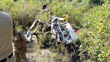 उत्तराखंड में दर्दनाक हादसा: टिहरी गढ़वाल में गहरी खाई में गिरा वाहन, 8 लोगों की मौत, अंतिम संस्कार से लौट रहे थे