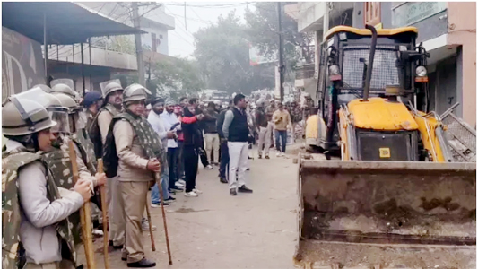 मस्जिद से रेलिंग हटाने पर हुआ था पथराव, अब जयपुर के चौमूं में अवैध अतिक्रमण पर बुलडोजर एक्शन