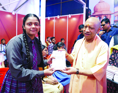युवा किताबें पढ़ना चाहते हैं, हमें उन तक किताबें पहुंचानी होंगी: योगी