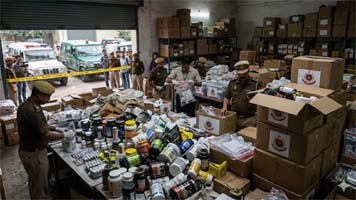 नजफगढ़ में छापा, बैन स्टेरॉयड और एक्सपायर्ड सप्लीमेंट्स का बड़ा जखीरा बरामद