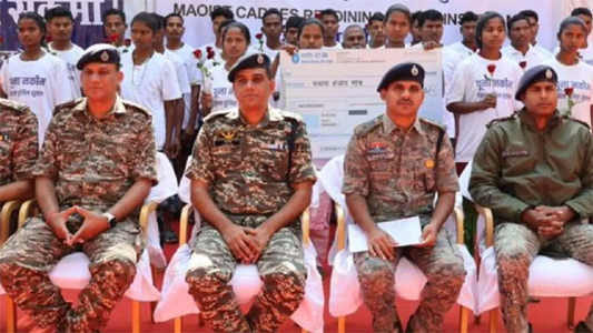 छत्तीसगढ़ में डिप्टी कमांडर लाली समेत 26 नक्सलियों का सरेंडर, सभी पर था लाखों रुपए का इनाम