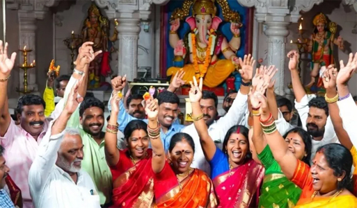 जयकारे के दौरान हाथ ऊपर क्यों उठाते हैं? जानें धार्मिक कारण और लाभ