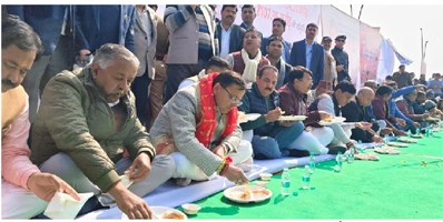 टनकपुर में संस्कृति और समरसता का उत्सव, मुख्यमंत्री ने लिया खिचड़ी प्रसाद 