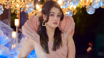 हर्षा रिछारिया संन्यास: पहले ‘दुल्हन’, फिर बनीं साध्वी हर्षानंद गिरि, जन्म से पिंडदान तक की पूरी कहानी