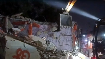 उज्जैन में मंदिर हटाने को लेकर बवाल, स्थानीय लोगों ने बजरंग दल कार्यकर्ताओं को भगाया, पथराव में SI घायल