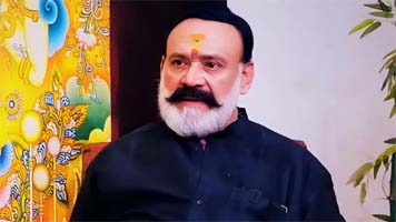 सफर पर पत्नी संग निकले थे मशहूर एक्टर, अचानक लॉरी से टकराई कार; हादसे में चली गई जान