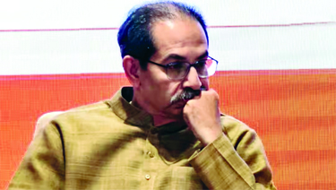 अब उद्धव की सेना में बगावत के संकेत 