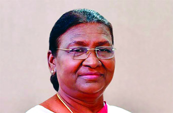राष्ट्रपति मुर्मू ने छात्रों से राष्ट्र व समाज के हितों को सर्वोपरि रखने का आग्रह किया
