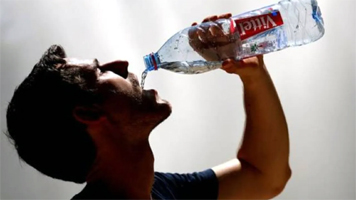 युद्ध की वजह से अब पीने वाला पानी भी हुआ महंगा, बिसलेरी-बैली जैसी कंपनियों ने बढ़ाया दाम