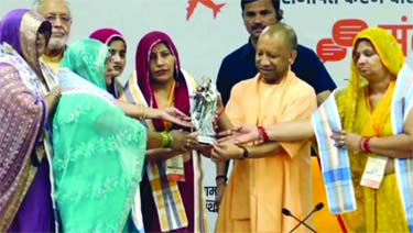 किसानों की किस्मत बदल देगा जेवर हवाई अड्डा : योगी 