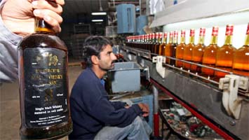 पाकिस्तान से 50 साल बाद फिर शुरू होगा शराब का निर्यात, अंग्रेजों ने बनाई थी कंपनी- भुट्टो ने लगाया था बैन