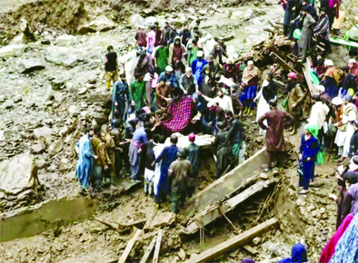 कश्मीर में कई जगह फटे बादल 