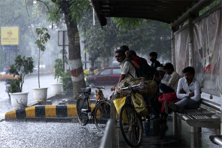 आखिर अचानक क्यों बदल गया मौसम? 1000 किमी लंबे इस दुर्लभ सिस्टम ने वैज्ञानिकों को भी चौंकाया