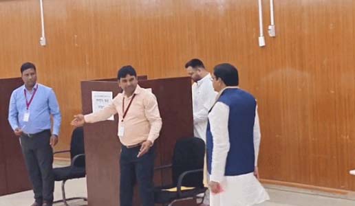 राज्यसभा की वोटिंग जारी, बिहार में BSP विधायक महागठबंधन के साथ, वोट डालने नहीं पहुंचे कांग्रेस के 3 MLA